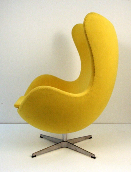 Danish Original Pair Arne Jacobsen Egg Chairs Fritz Hansen For Sale