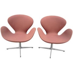 Pair Vintage Swan Chairs Arne Jacobsen Fritz Hansen