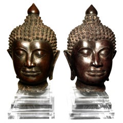 Paire de têtes de bouddha massives en bronze ancien du royaume de Lana en Thaïlande