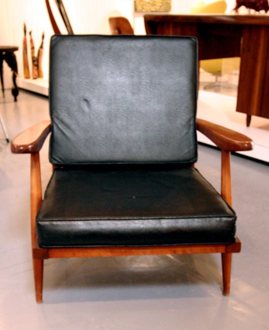 Walnut Lounge Chair with Black Leather Cusion George Nakashima In Good Condition In Atlanta, GA