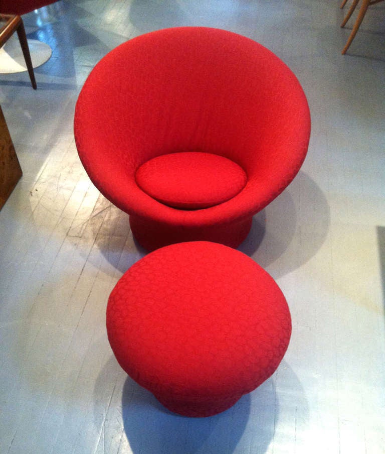 Mid-Century Modern Dutch Mushroom swivel lounge chair and ottoman Pierre Paulin Artifort