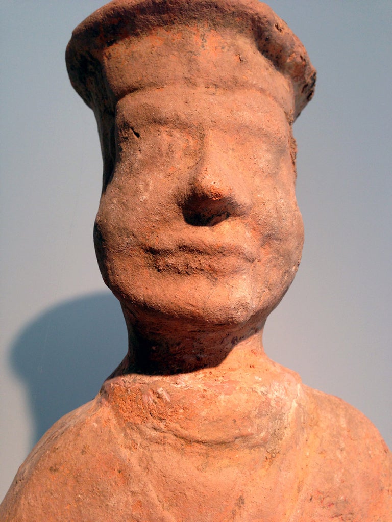 Gran figura de tumba china de terracota Dinastía Han Oriental en venta 4