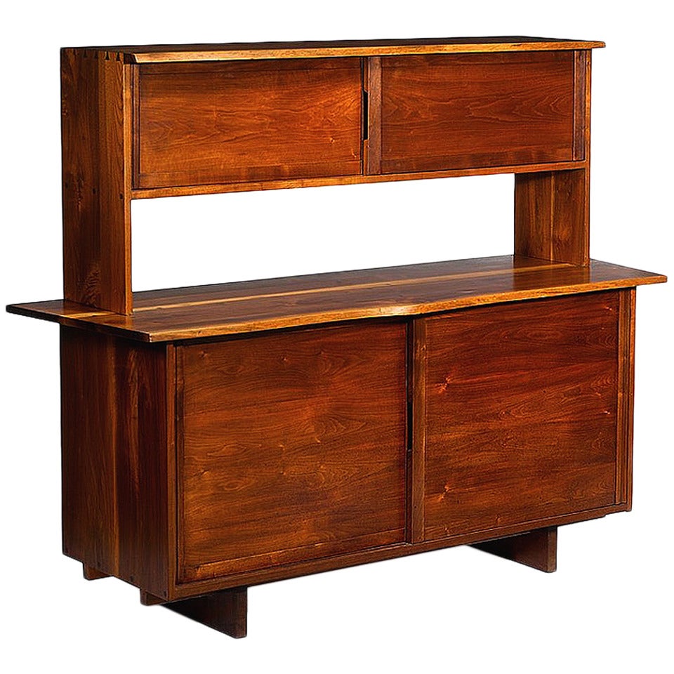 Sideboard aus Nussbaumholz mit Plattenregal von George Nakashima