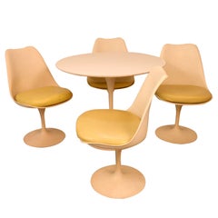 Original Vintage Saarinen Tulip Dining table et chaises par Knoll