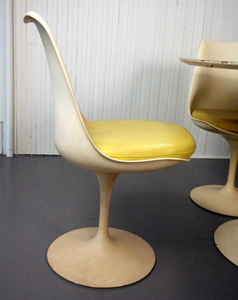 Mid-20th Century Original Vintage Saarinen Tulip Dining table and Chairs by Knoll