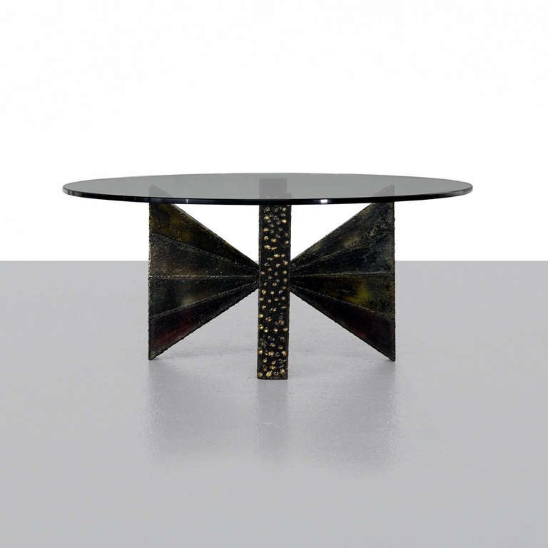 A beautifully crafted coffee or cocktail table by Paul Evans for Directional circa 1967, Model no PE12-42. The base feature four triangular shapes converging at the center to form an architectural spoke. The surface of the steel was patinated and