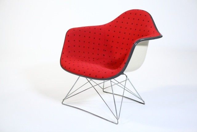 Rare Eames LAR (Lounge Arm Rod) lounge chair with cat-in-cradle zinc plated steel base designed manufactured by Herman Miller in 1950-1967. Original upholstery by Alexander Girard.
