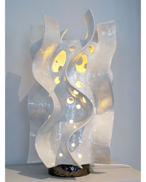 Sculptural ceramic table lamp