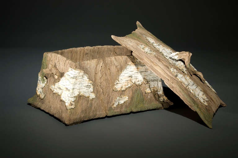Eric Serritella is a ceramic artist specializing in hand-carved trompe l’oeil vessels transformed into birch and weathered logs. Clay found him in 1996 when he took a hobby pottery class to nd a new creative outlet and bring more balance to a busy