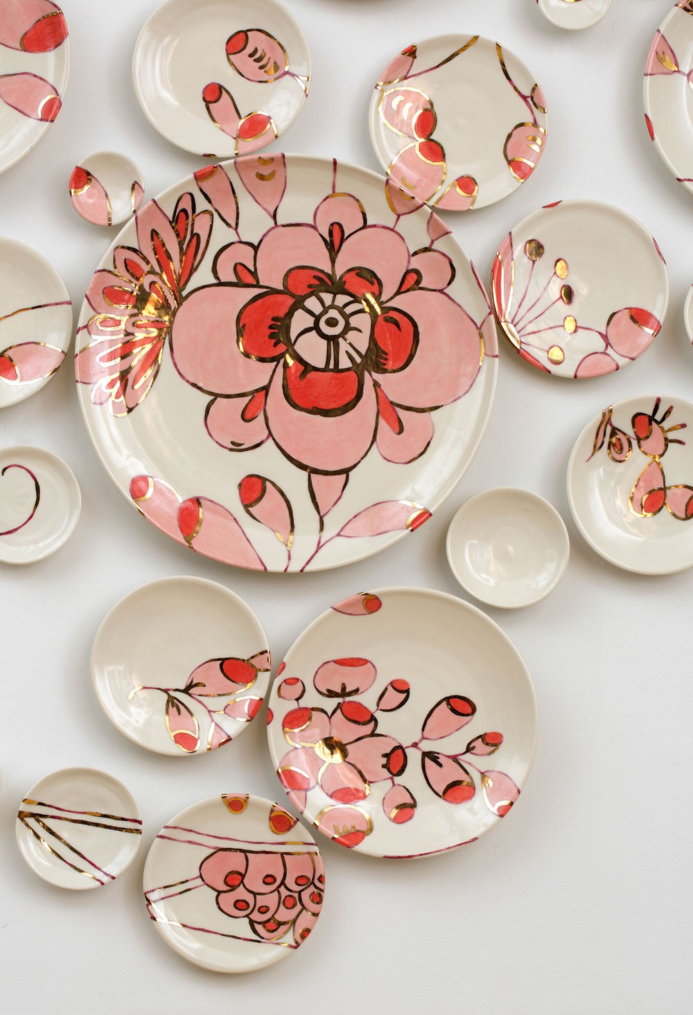 Aspire is Molly Hatch’s newest plate painting made sourcing the iconic Meissen Porcelain Manufacturer’s Purple Indian tableware pattern. Aspire is the second in an ongoing series of works by Hatch that explores the relationship between the historic