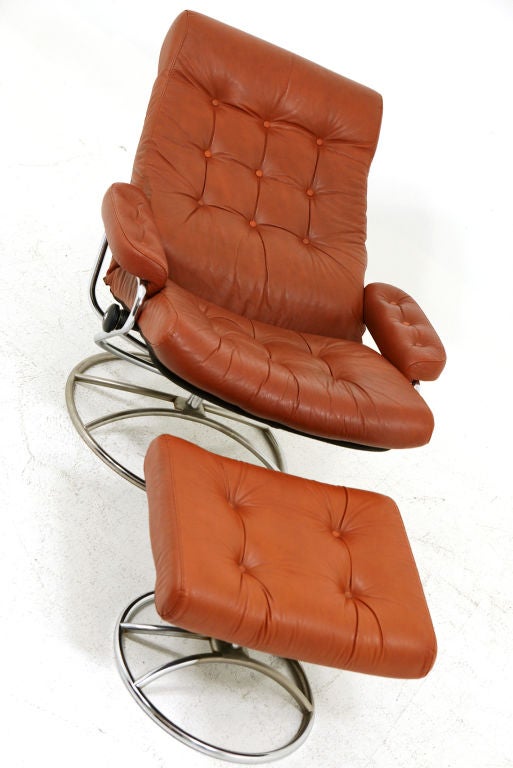 Norwegian Original Leather Stressless Swivel Lounge Chairs by Ekornes