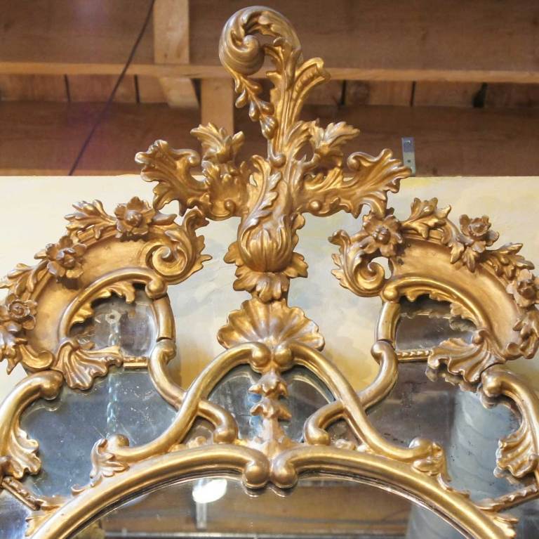 Large Italian Rococo Giltwood Mirror For Sale 1