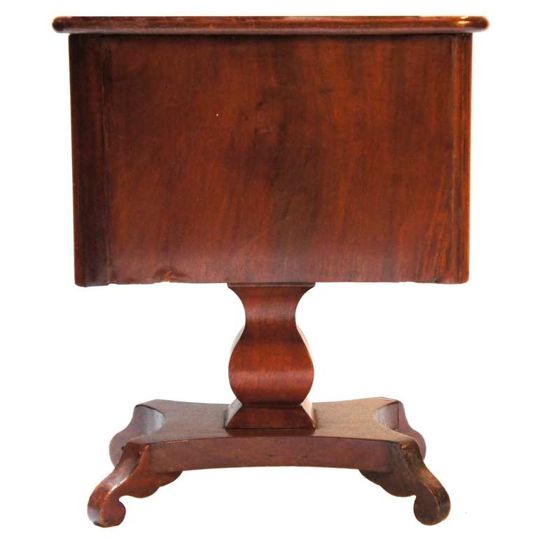 American Empire Mahogany Salesman's Sample Sewing Table In Good Condition For Sale In Denver, CO