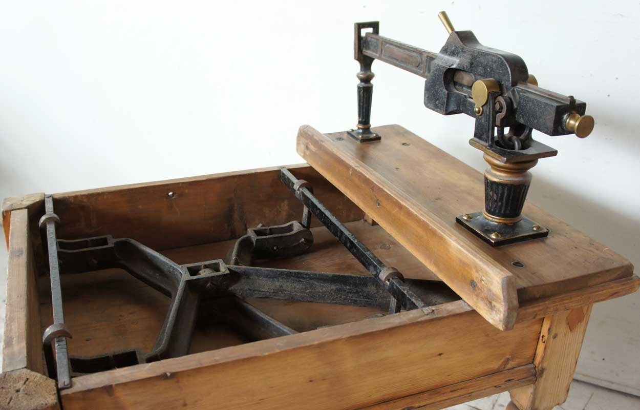 An antique, British horse jockey scale seat made in the 19th century. It is fitted with a cast iron and brass scale under the lift top brass tack and leather upholstered seat. There is a single padded armrest with turned supports on one side