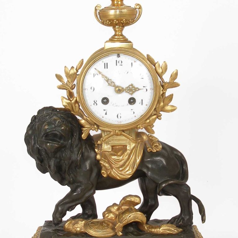 French Vincenti & Cie Bronze Dore Lion Mantel Clock In Good Condition In Denver, CO