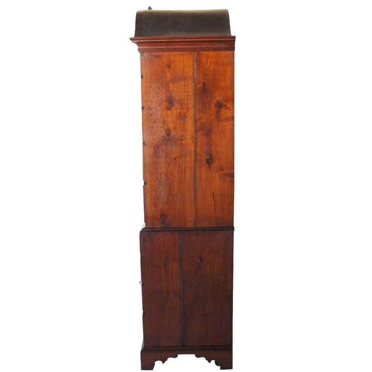 American Chippendale Walnut Bonnet Top Chest on Chest For Sale 5