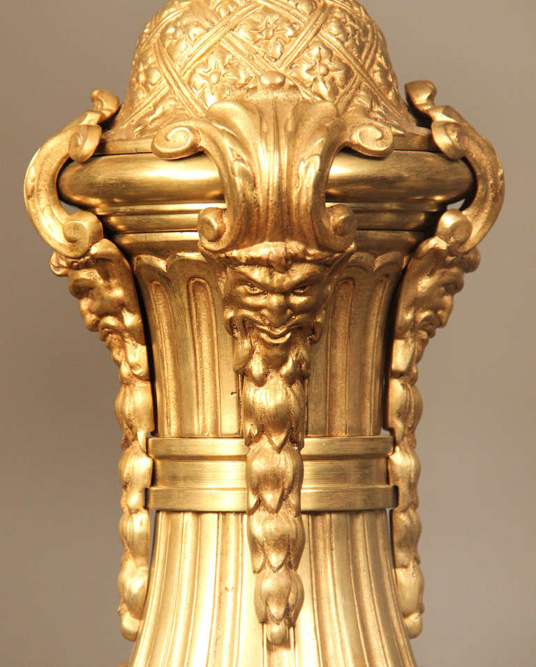 Achtflammiger Kronleuchter aus vergoldeter Bronze des späten 19. Jahrhunderts im Angebot 1