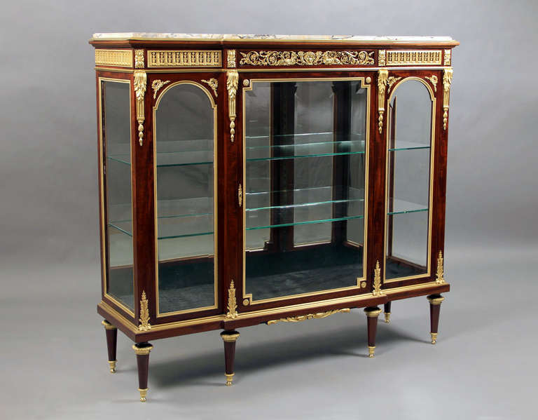 A Great Quality Late 19th Century Louis XVI Style Gilt Bronze Mounted Kingwood Vitrine

By François Linke - Index no. 3975

A marble top above a bronze frieze, a single central door flanked by two glass panels, top centered with a bronze motif