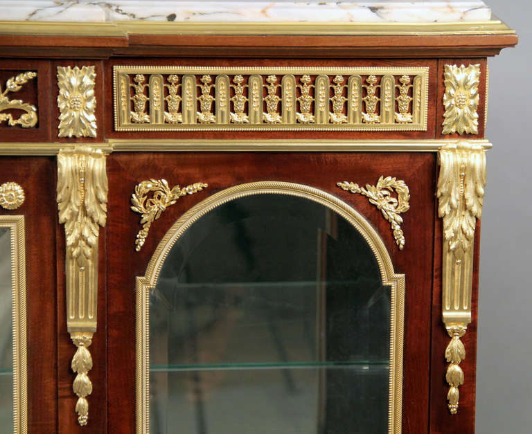 Belle Époque Late 19th Century Gilt Bronze-Mounted Kingwood Vitrine by François Linke