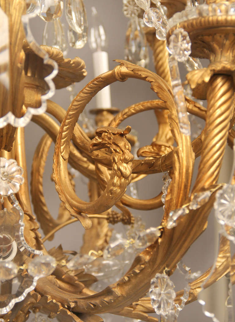Einzigartiger Kronleuchter aus vergoldeter Bronze und Baccarat-Kristall, spätes 19. Jahrhundert (Vergoldet) im Angebot