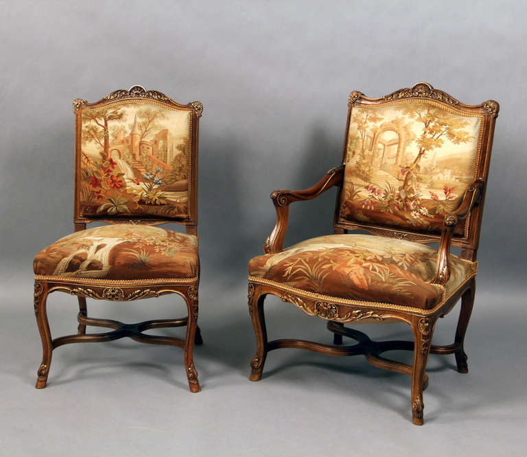 Neunteiliges, teilweise vergoldetes, geschnitztes Aubusson-Wandteppich-Salon-Set aus dem 19. Jahrhundert (Französisch) im Angebot