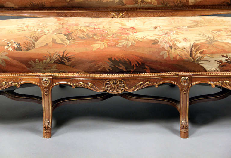 Neunteiliges, teilweise vergoldetes, geschnitztes Aubusson-Wandteppich-Salon-Set aus dem 19. Jahrhundert im Angebot 1