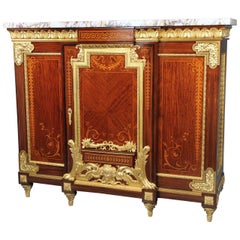 Rare et somptueux cabinet de marqueterie de la fin du 19e siècle monté sur bronze doré
