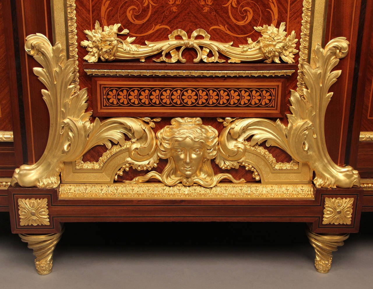 Français Rare meuble de rangement en marqueterie monté sur bronze doré de la fin du 19ème siècle en vente