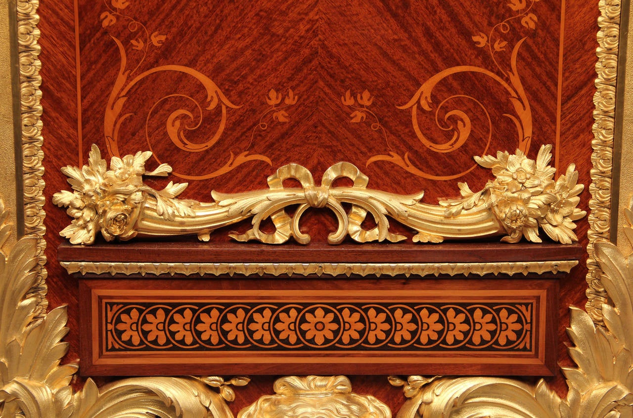 XIXe siècle Rare meuble de rangement en marqueterie monté sur bronze doré de la fin du 19ème siècle en vente