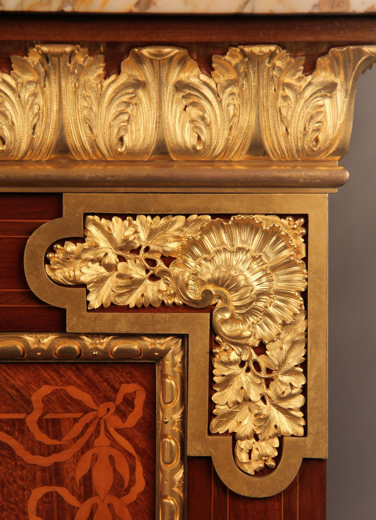 Bronze Rare meuble de rangement en marqueterie monté sur bronze doré de la fin du 19ème siècle en vente