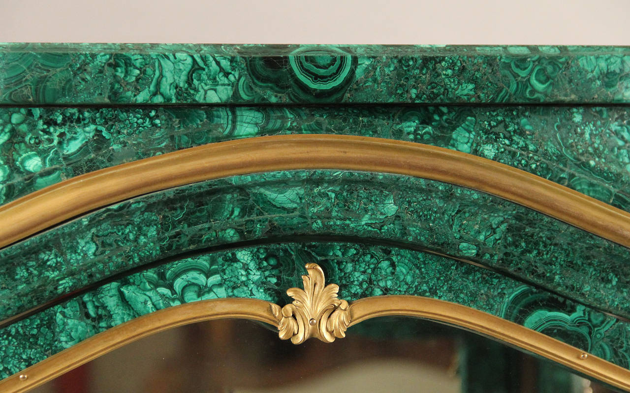 Belle Époque Beautiful Late 19th Century Gilt Bronze-Mounted Malachite Vitrine