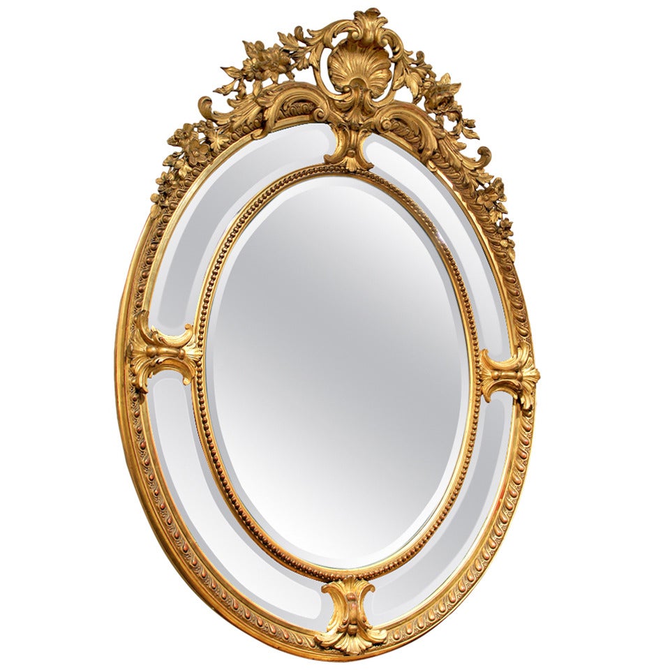 Superbe miroir en bois doré sculpté et gesso de la fin du 19ème siècle