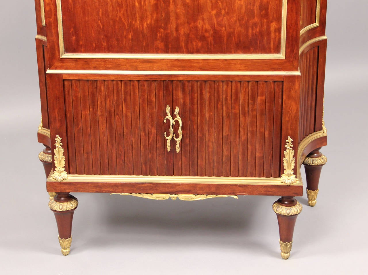 Doré Cabinet en bronze doré de la fin du XIXe siècle par François Linke en vente