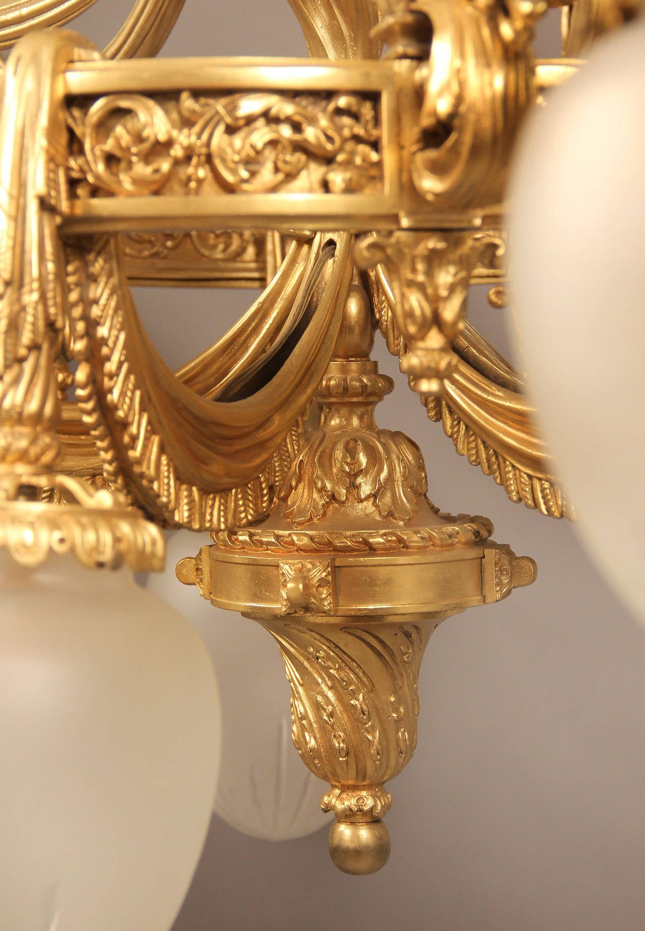 French Unusual and Great Quality Early 20th Century Gilt Bronze Chandelier