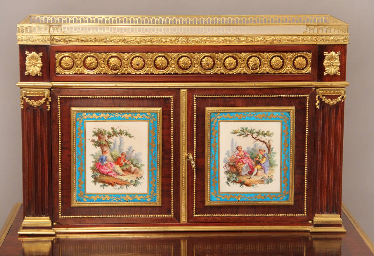 Belle Époque Plaque Bonheur du Jour en bronze doré et porcelaine de Sèvres du 19e siècle en vente