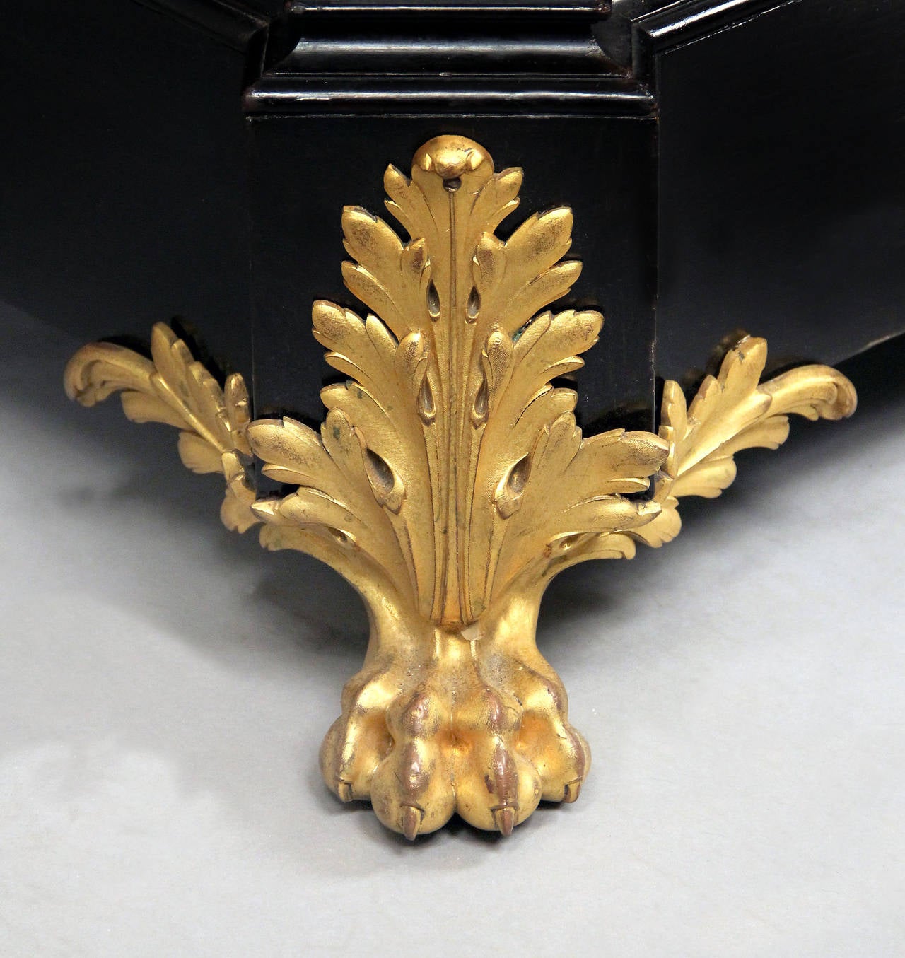 Français Meuble de rangement en bronze doré de la fin du 19e siècle par J.B.A. Lanneau en vente