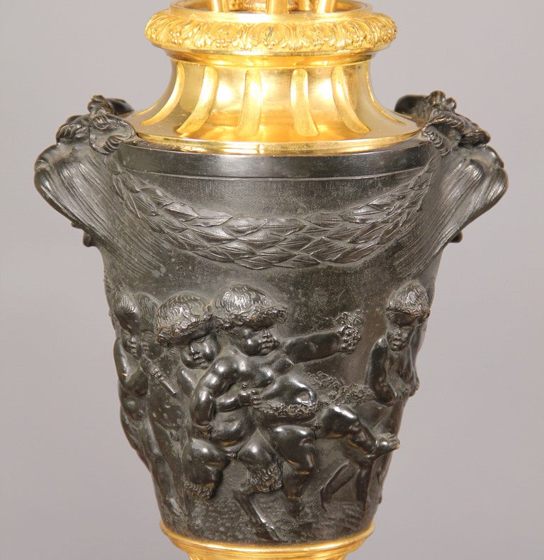 Belle Époque Paire de candélabres du XIXe siècle d'après Claude-Michel Clodion en vente