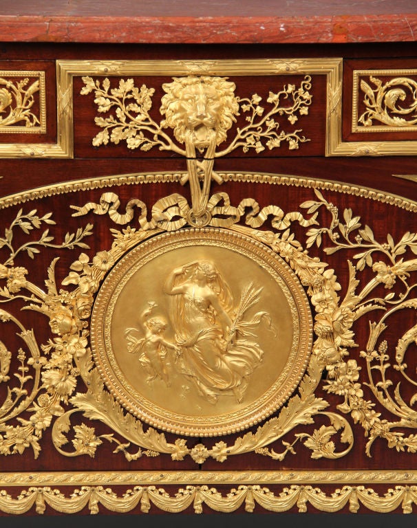 Eine fantastische Qualität Mitte des 19. Jahrhunderts vergoldete Bronze montiert Kommode von Pretot (Belle Époque) im Angebot