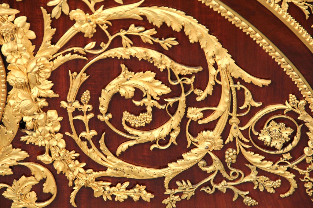Eine fantastische Qualität Mitte des 19. Jahrhunderts vergoldete Bronze montiert Kommode von Pretot (Marmor) im Angebot