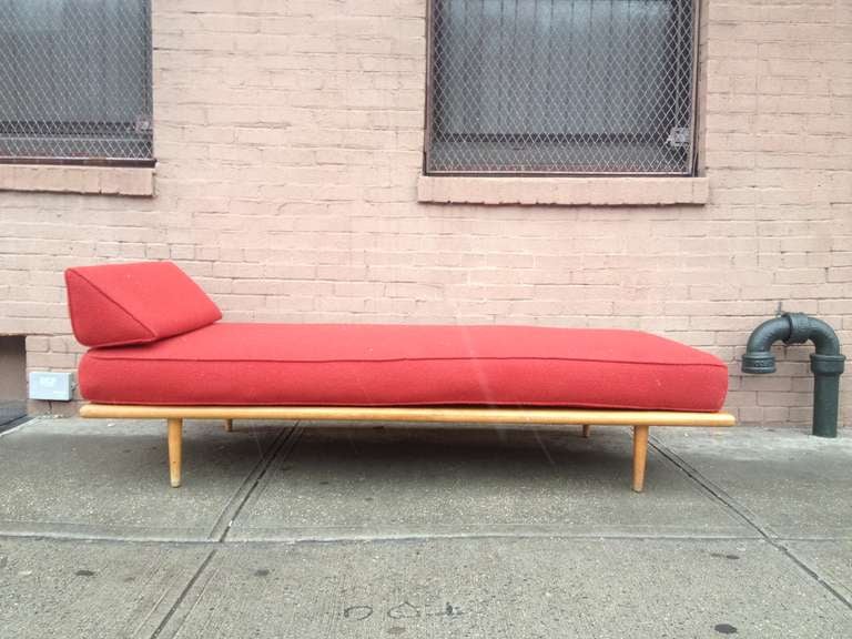 Daybed with Triangular End Bolster designed by George Nelson
For Herman Miller