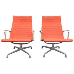 Pair of Eames Aluminum Group Lounge Chairs by Herman Miller, 1958