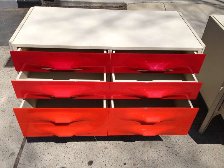 Raymond Loewy DF-2000 Dresser by C.E.I. USA/France, c. 1970 In Excellent Condition In Brooklyn, NY