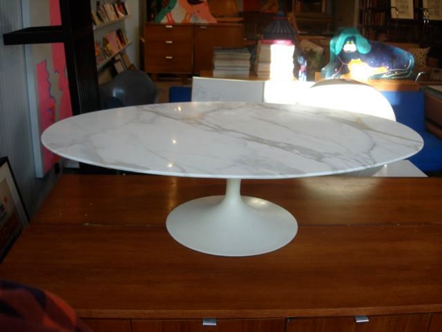 Eero Saarinen Oval Marble Tulip Coffee Table. Knoll 1955