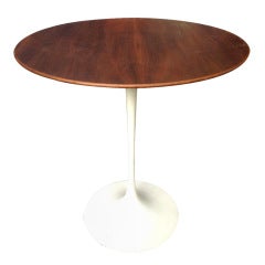 Rare 20" Saarinen Tulip Side Table. Knoll International, 1960.