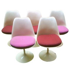 Set of 5 Eero Saarinen Tulip Side Chairs. Knoll c. 1960