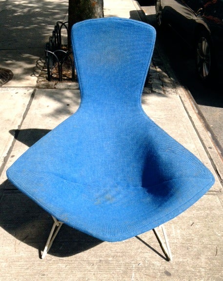 Bird chair and ottoman designed by Harry Bertoia for Knoll. Original seat and ottoman cushions upholstered in blue fabric. White frame with original shock mounts.