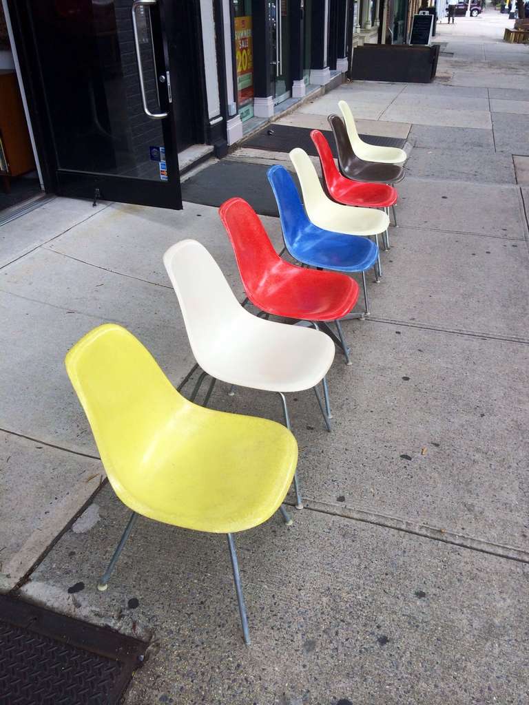 Mid-Century Modern Set of Eight Charles & Ray Eames Side Shell Chairs for Herman Miller, 1950s