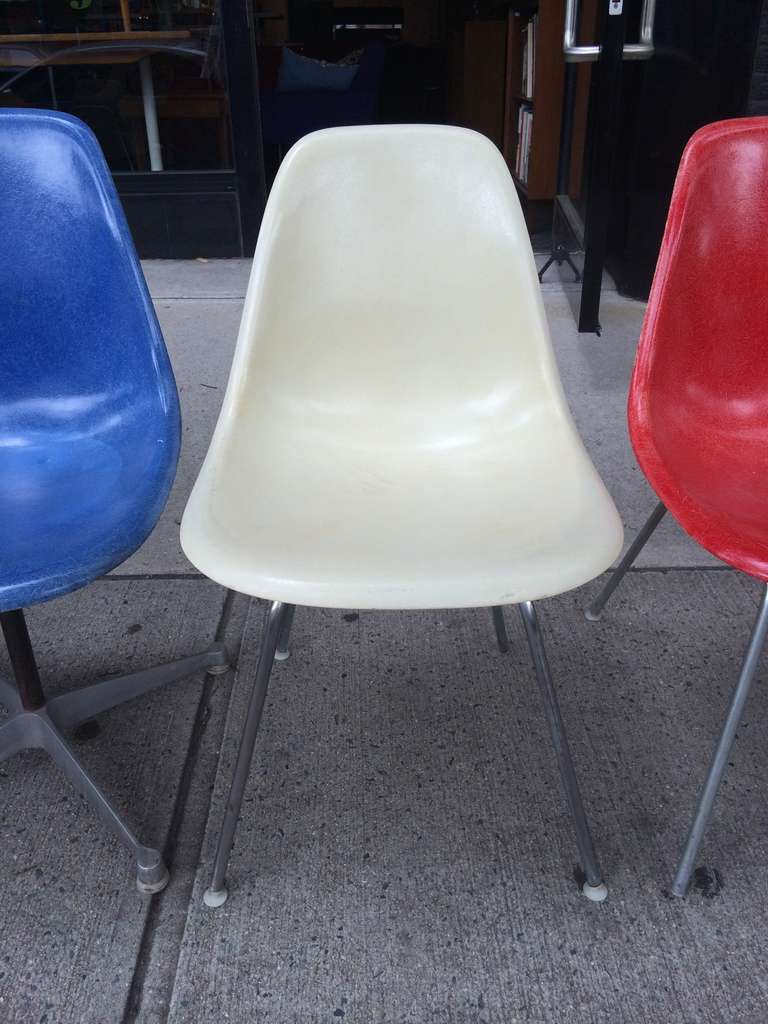 Set of Eight Charles & Ray Eames Side Shell Chairs for Herman Miller, 1950s In Good Condition In Brooklyn, NY