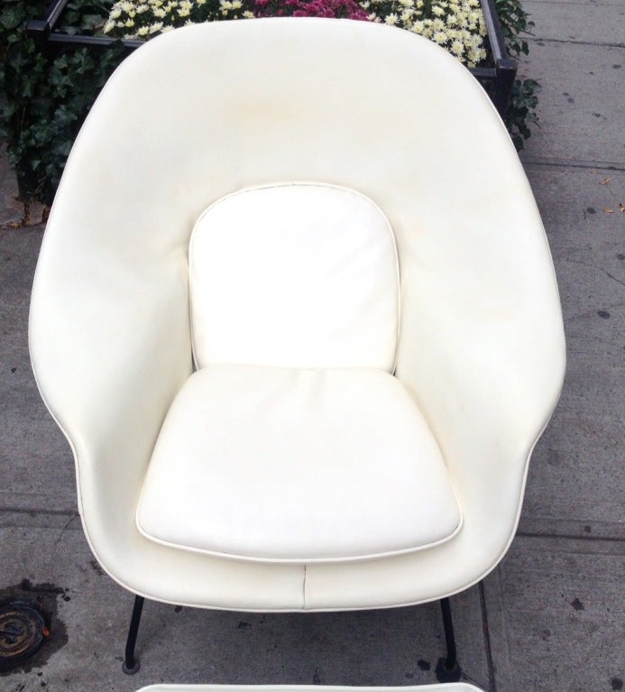 Early Eero Saarinen Womb Chair and Ottoman. Knoll, c. 1946.