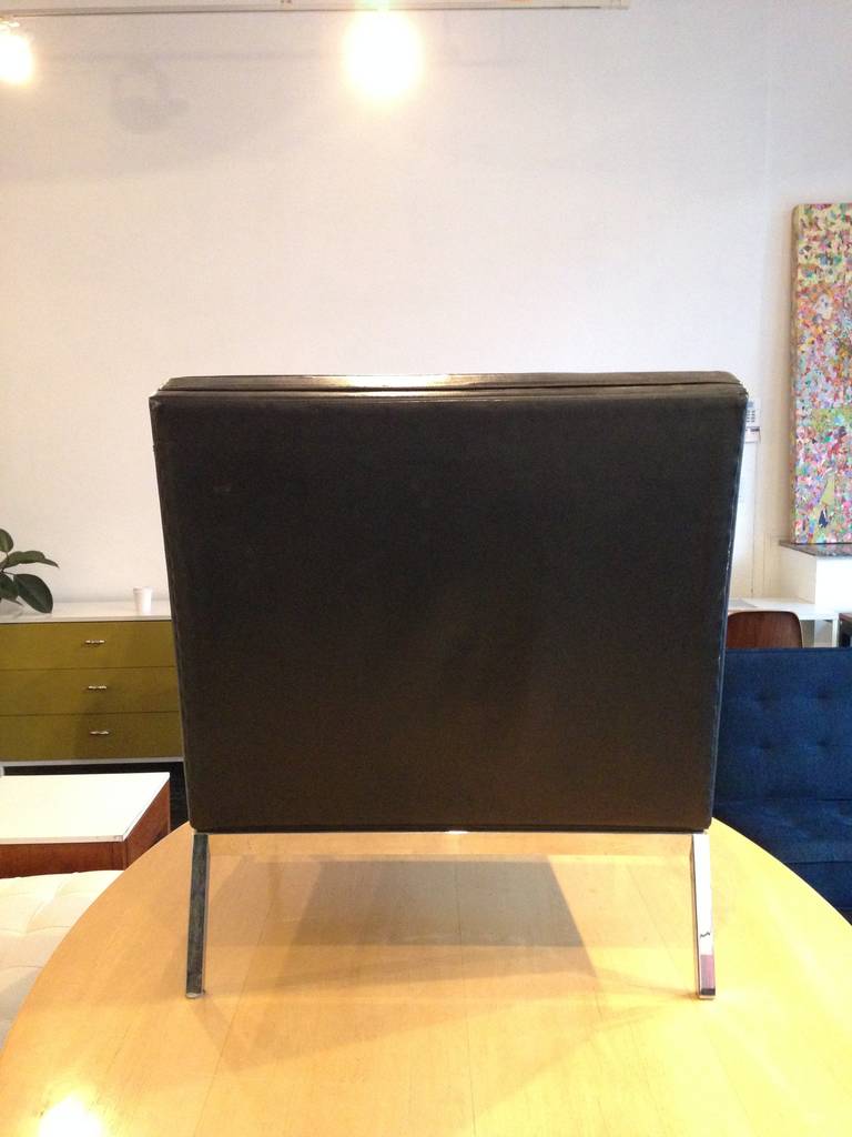 Mid-Century Modern Florence Knoll Black Leather Lounge Chair for Knoll